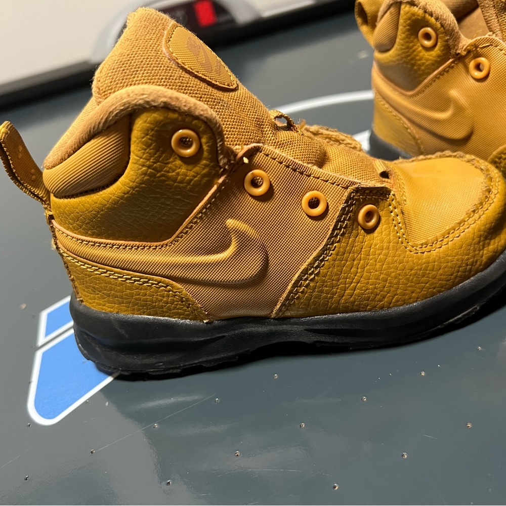 Nike boot shoes